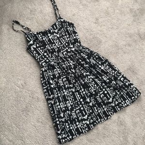 Aqua by Bloomingdale’s mini printed sundress 🖤